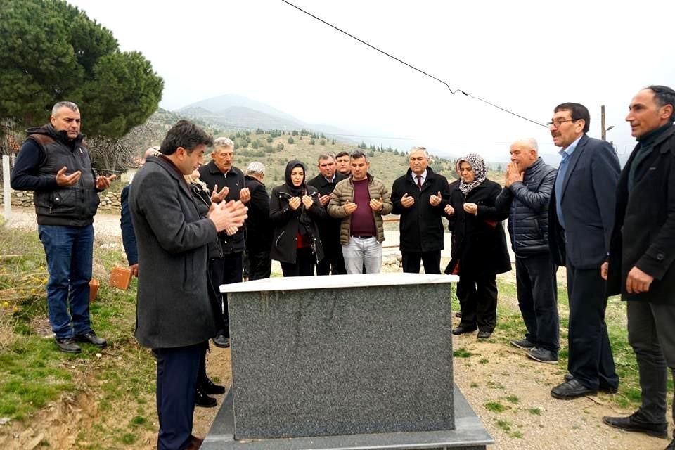 Manisa’da mahalle muhtarından şehitler için anıt 