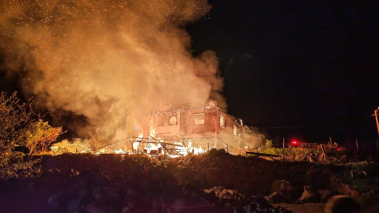 Manisa’da müstakil evde yangın! 1 kişi dumandan etkilendi