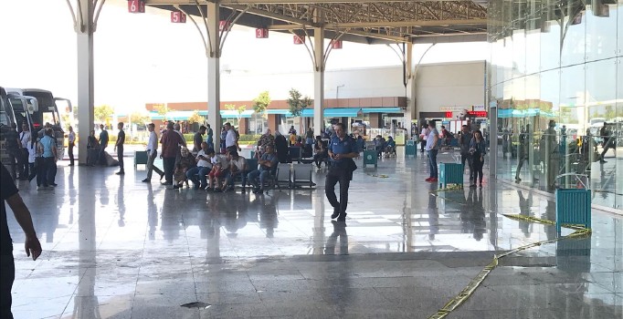 Manisa'da otobüs yayalara çarptı: 7 kişi yaralandı