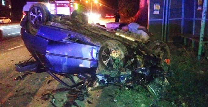 Manisa'da otomobil kamyonet ile çarpıştı: 1'i ağır 8 kişi yaralı