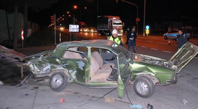 Manisa'da otomobiller çarpıştı: 2 kişi yaralı