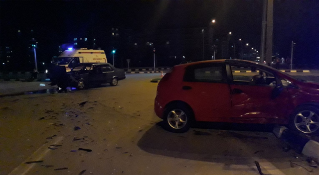 Manisa'da otomobiller çarpıştı: 4 kişi yaralı