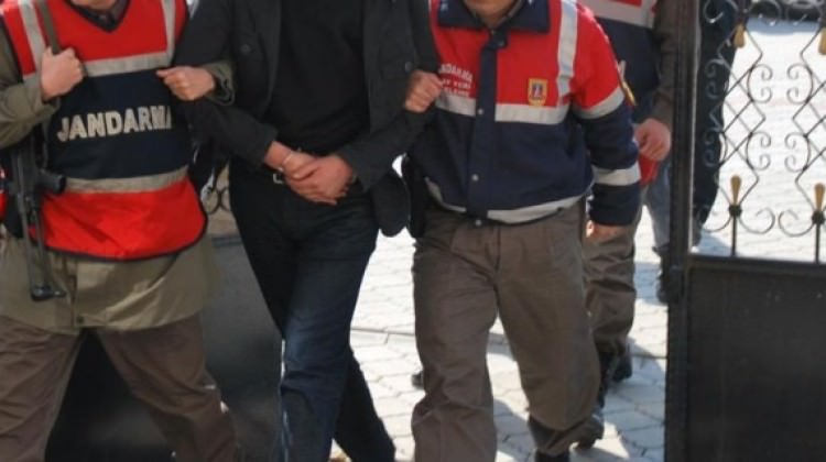 Manisa’da sahte jandarma gerçeğinden kaçamadı