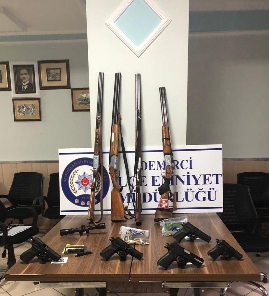 Manisa’da silah ve mühimmat kaçakçılığı operasyonu: 13 gözaltı 