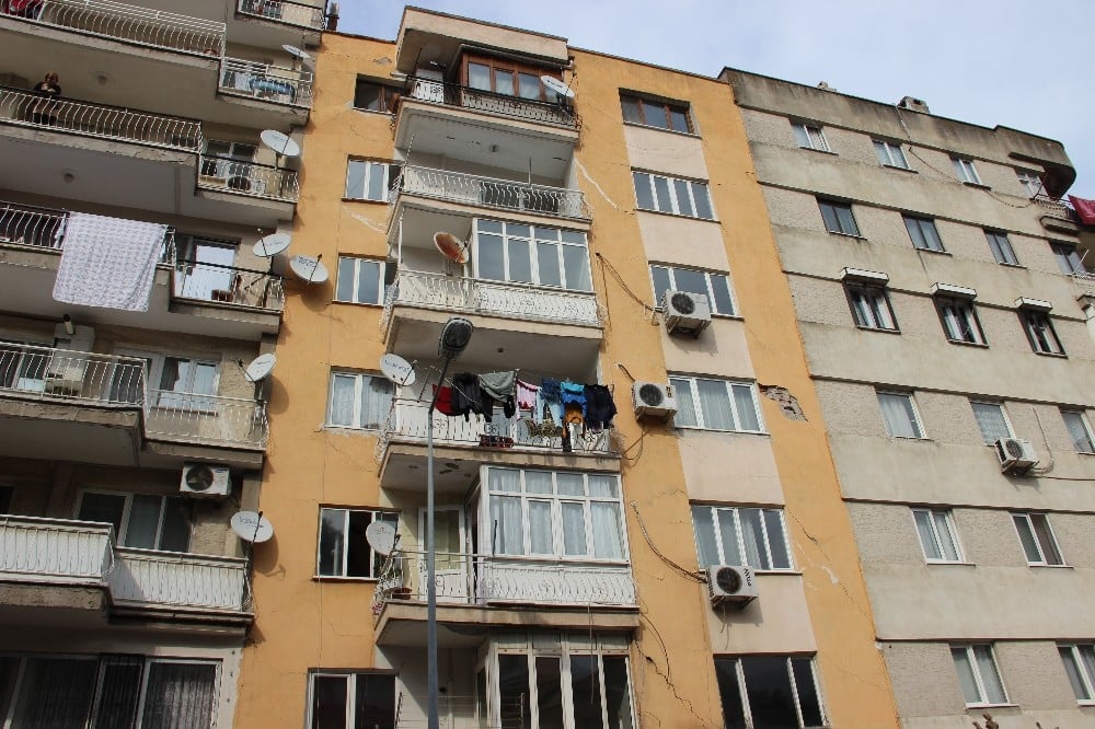 Manisa’da tahliye edilen 7 katlı binayla ilgili rapor hazırlandı 