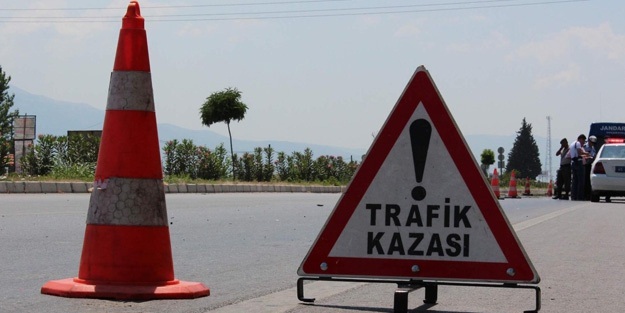 Manisa'da tır ile midibüs çarpıştı