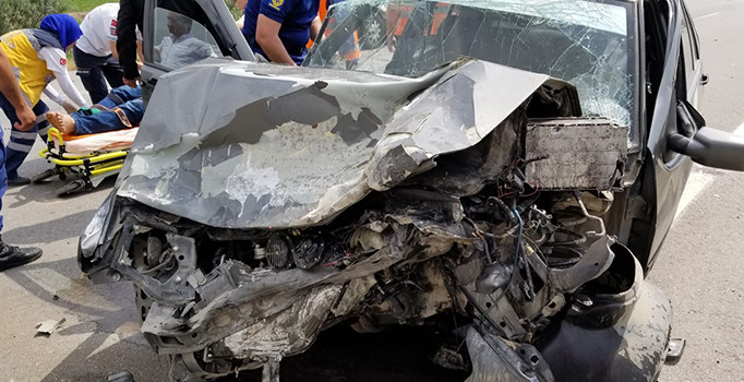 Manisa’da tır ile otomobil çarpıştı: 1 yaralı