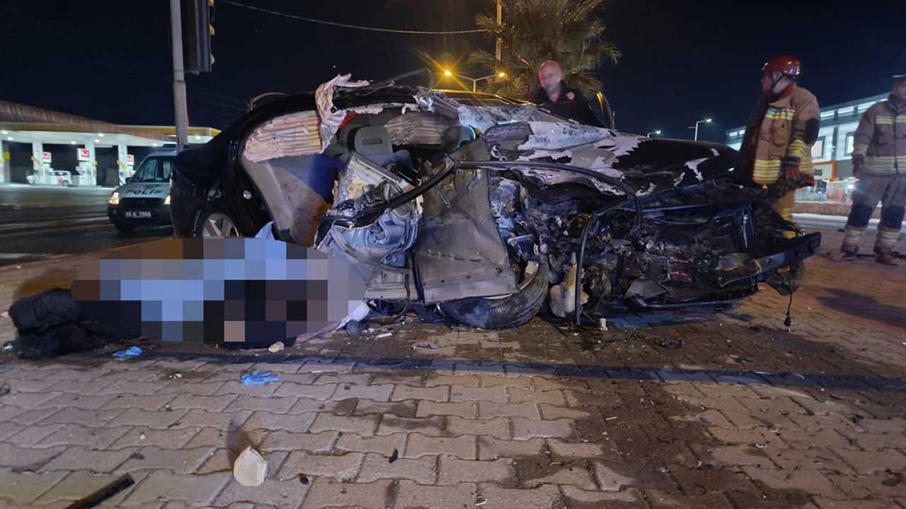 Manisa'da TIR ile otomobilin çarpıştığı kaza felaketle sonuçlandı