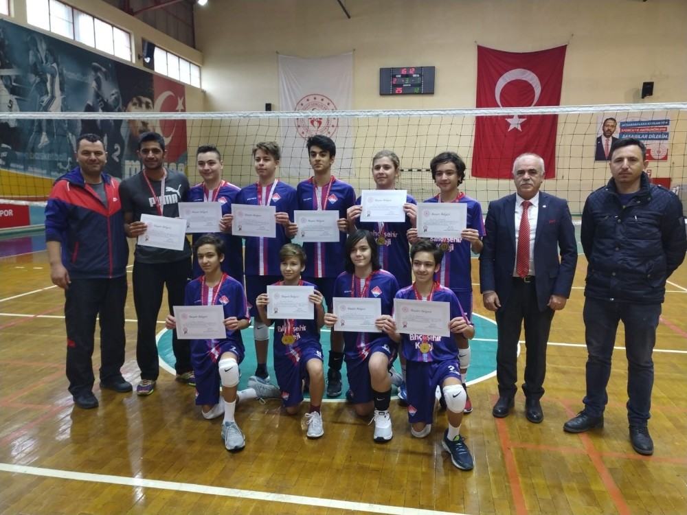 Manisa’da yapılan Yıldızlar Voleybol Grup Müsabakaları sona erdi 