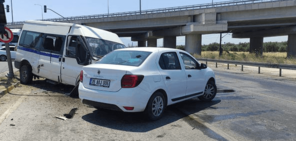 Manisa'da zincirleme kaza: 14 yaralı