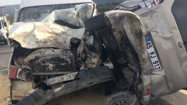 Manisa'da zincirleme kaza: 9 yaralı