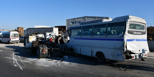 Manisa'da zincirleme kaza: Çok sayıda yaralı var