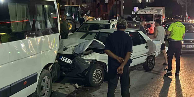 Manisa’da zincirleme trafik kazası: 9 yaralı