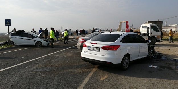 Manisa’da zincirleme trafik kazası: Yaralılar var