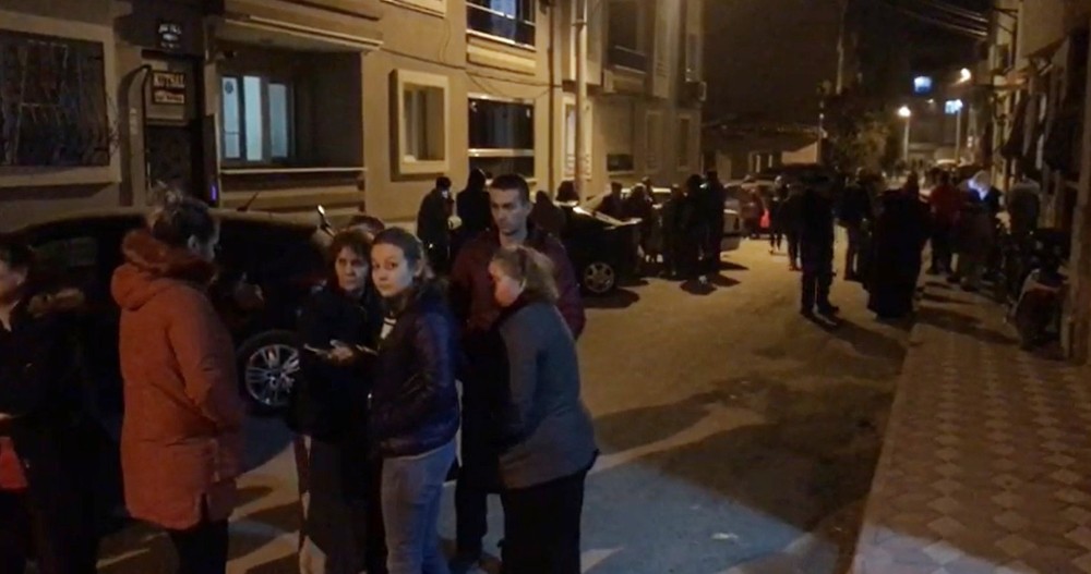 Manisa’daki deprem paniğe neden oldu 