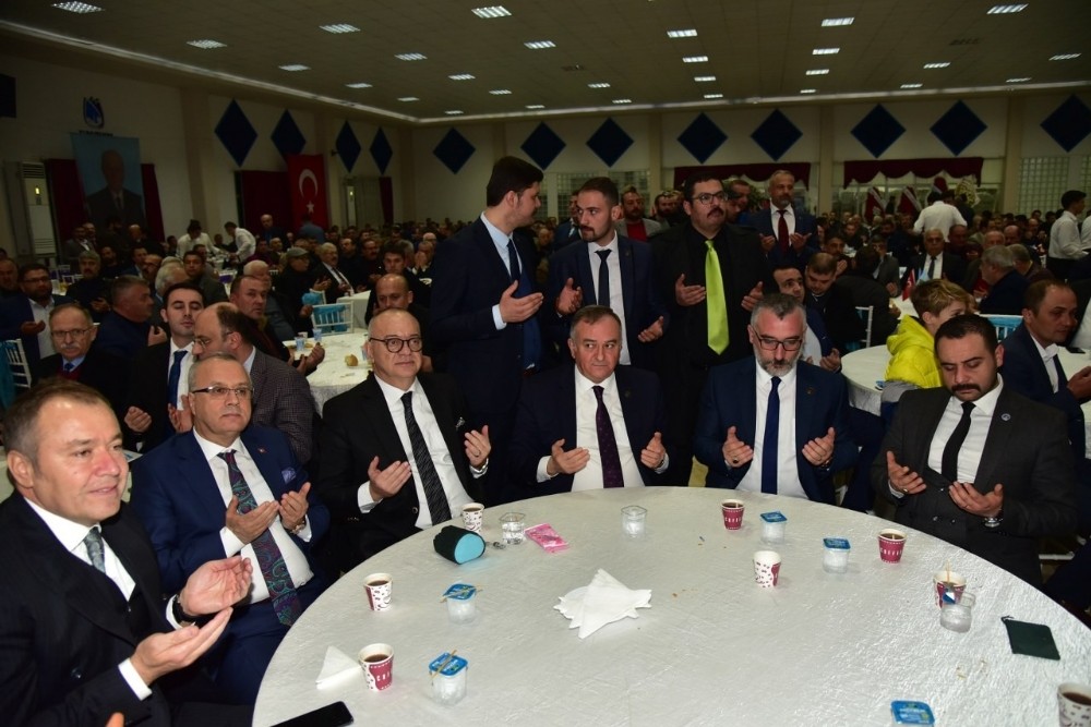 Manisa’daki MHP kadroları vefa yemeğinde buluştu 