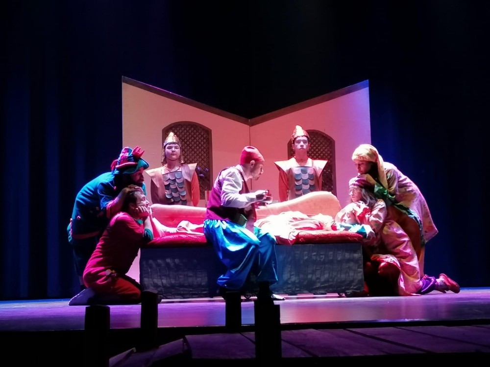 Manisalı çocuklar karne sevincini tiyatro oyunuyla pekiştirecek 