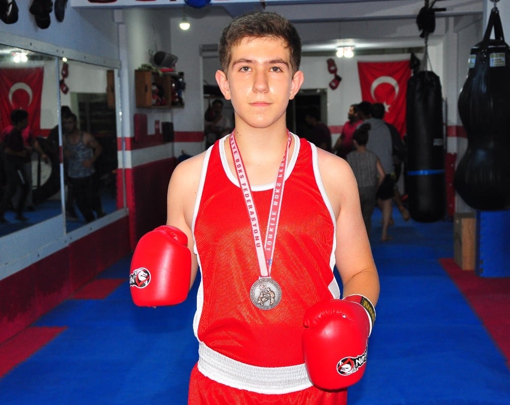 Manisalı sporcu üç ayda Türkiye 3.sü oldu 