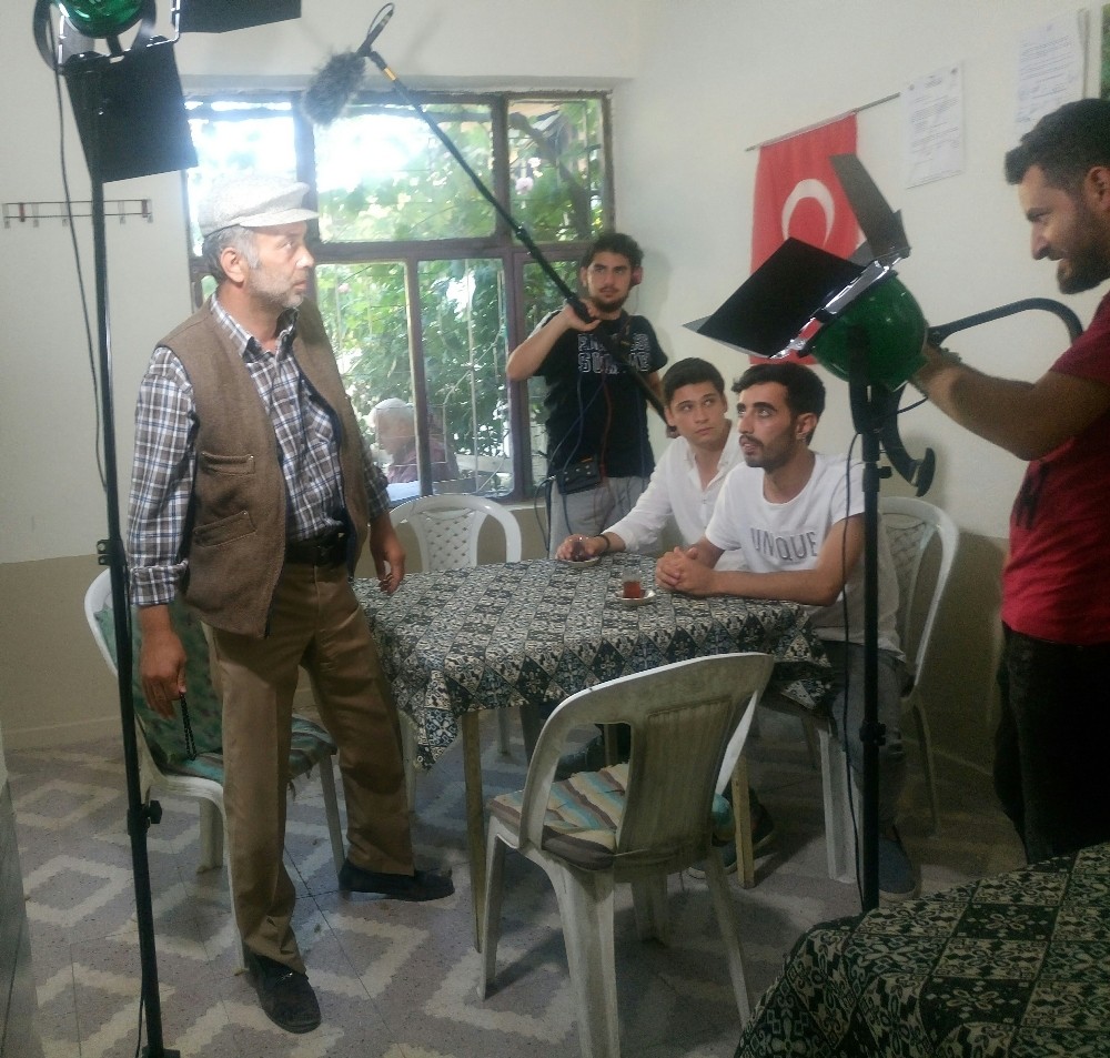 Manisalı yönetmenin filmi izleyiciyle buluşuyor 