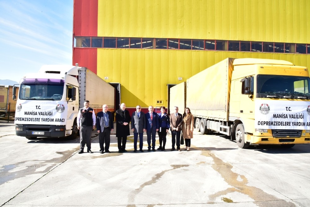 Manisalıların deprem yardımları Elazığ’a gönderildi 