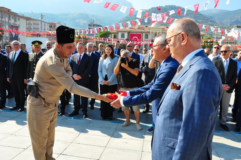 Manisa’nın kurtuluşuna sade tören 