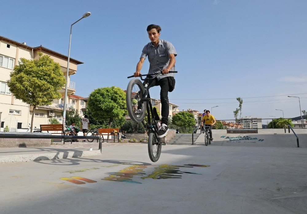 Manisa’nın tek skate parkı Akhisar’da açıldı 