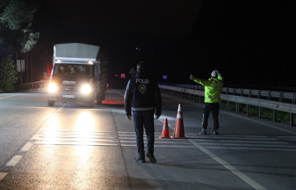 Manisa’ya giriş-çıkışlar durduruldu, belgesi olmayanlar geri döndürüldü 