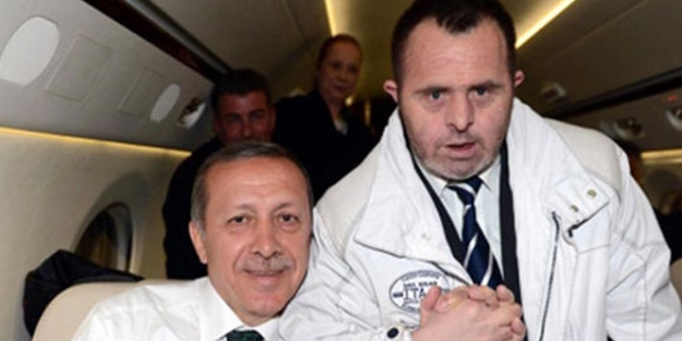 Başbakan o genci uçağına aldı