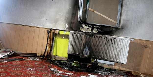 Îmansızlar yine Cami yaktı!