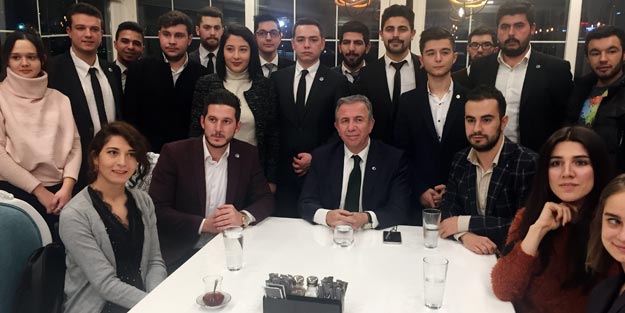 Mansur Yavaş, CHP ve İYİ Partili gençlerle bir araya geldi