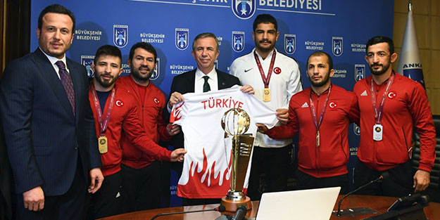 Mansur Yavaş, milli güreşçileri ağırladı