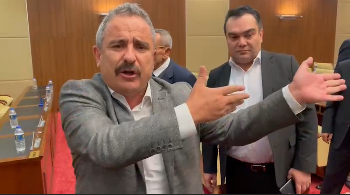 Mansur Yavaş’ı böyle protesto ettiler! “Meclis güvende değil”