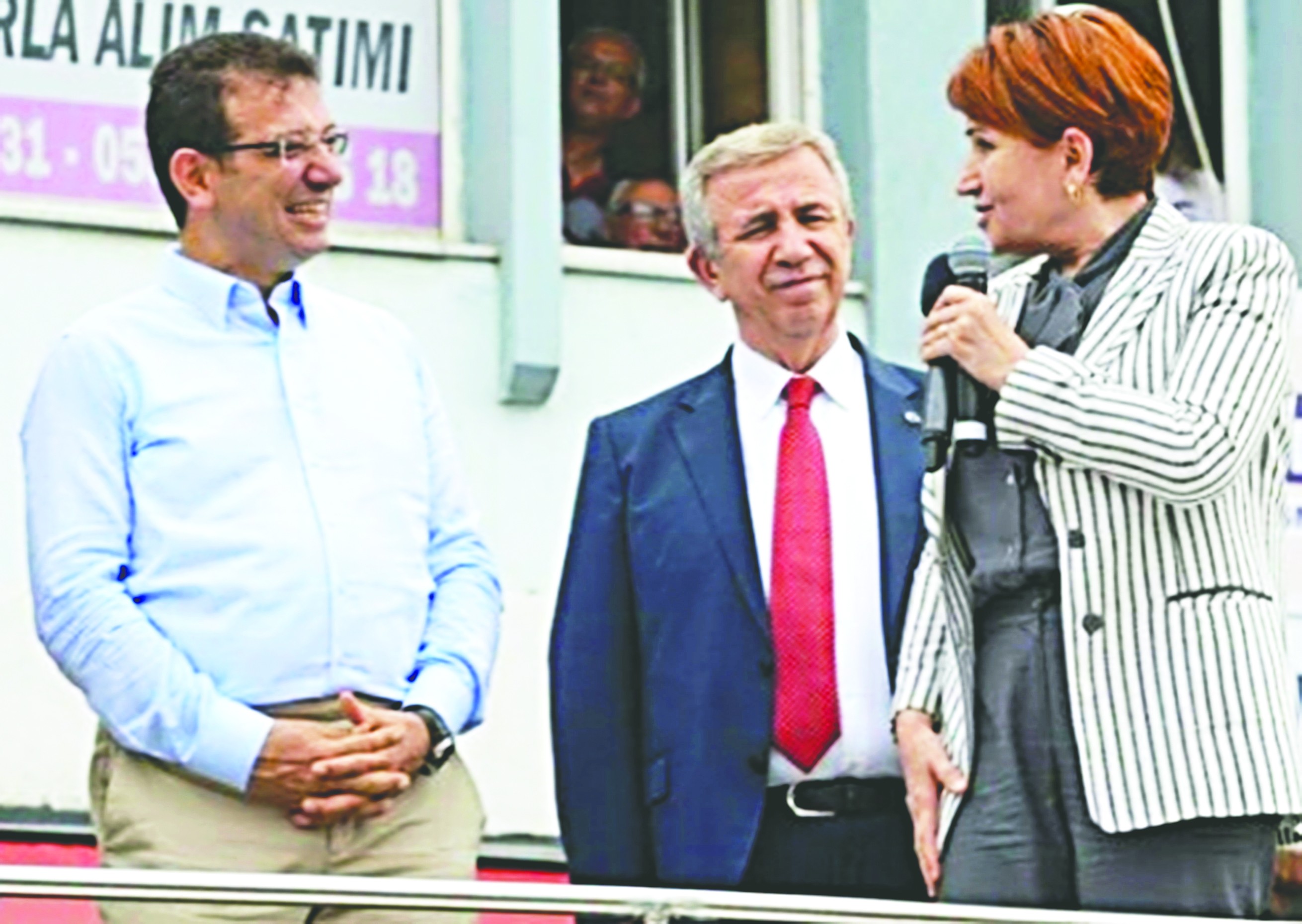 Mansur’a korkak, Ekrem’e beceriksiz!