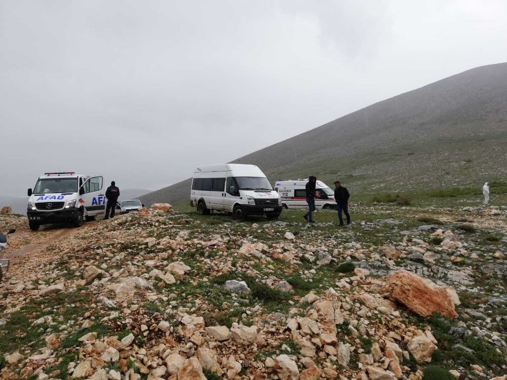 Mantar toplarken kayalıklardan düştü 