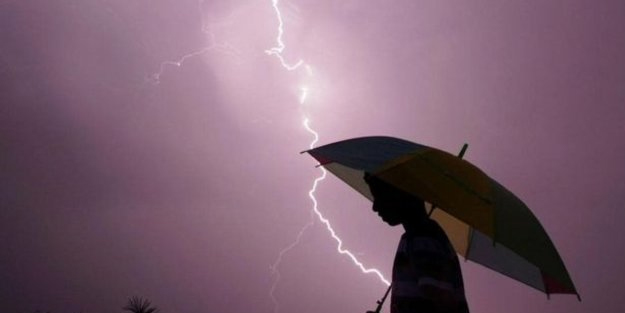 Mantar toplarken üzerine yıldırım isabet etti!