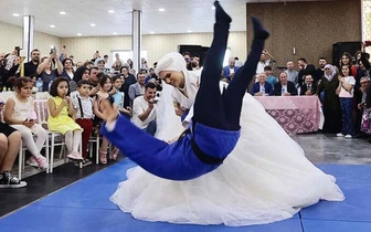 Manyak manyak işler! Düğünde bu yapılır mı?