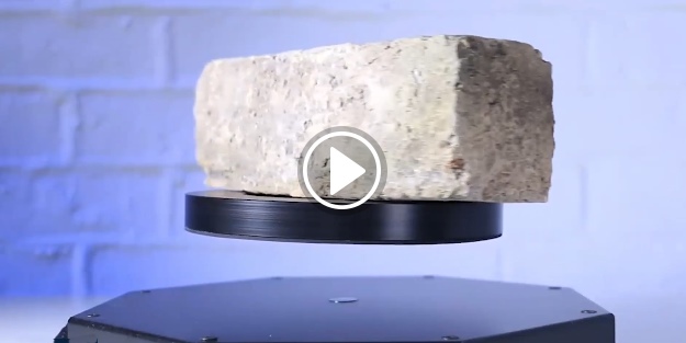 Manyetizmayla tuğlayı havada tuttu