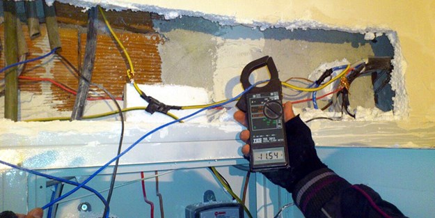 Lüks dairelere bile kaçak elektrik çekmişler!