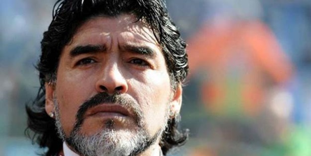 Diego Armando Maradona görevi bıraktı