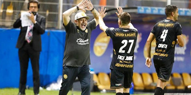 Maradona yeni takımıyla şov yaptı!