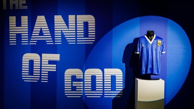 Maradona'nın formasına rekor fiyat