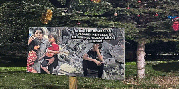Marmara Üniversitesi'ndeki 'noel' ağacına ders gibi pankart!