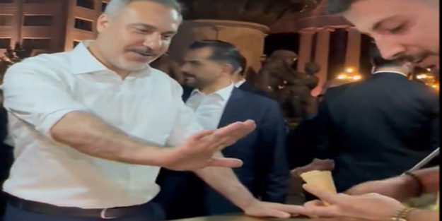 Maraş dondurmacısı herkese yaptığını Hakan Fidan’a yapamadı