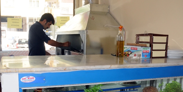 Maraşlı esnaftan askere yemek bedava