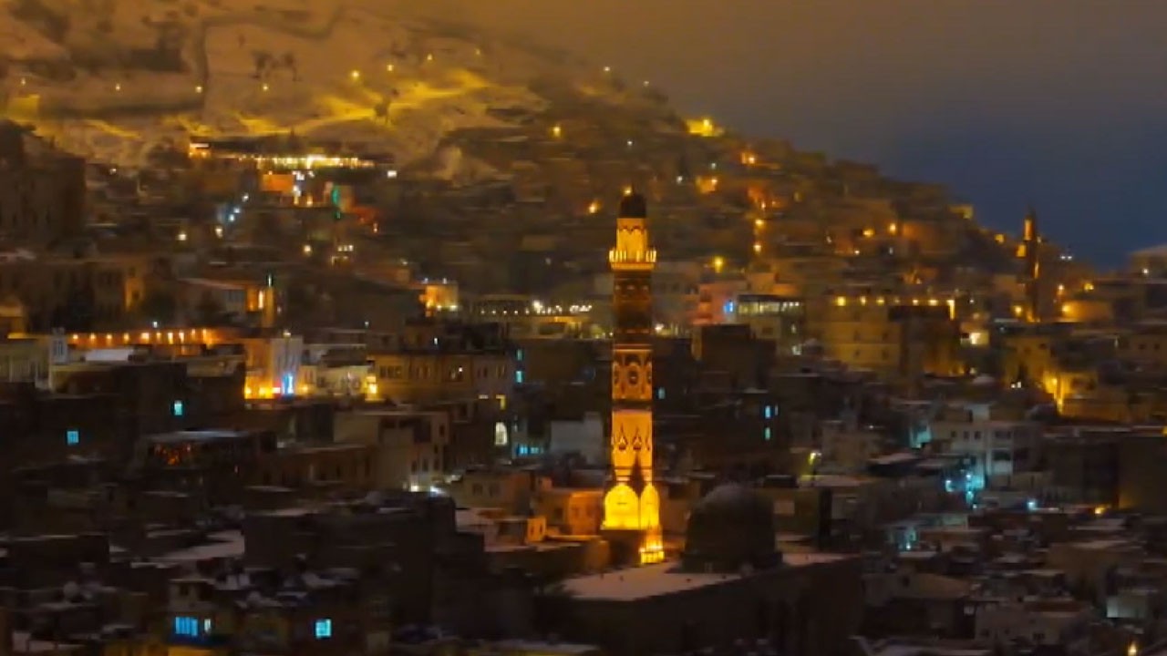 Mardin beyaza büründü! Kar güzelliği dronla kaydedildi