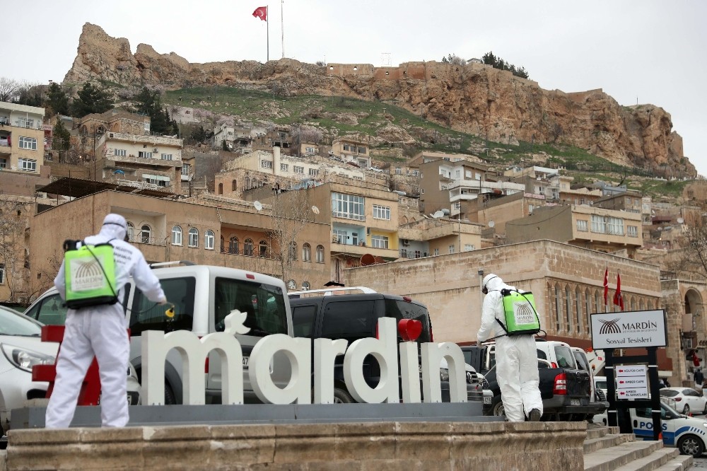 Mardin Büyükşehir Belediyesi dezenfekte çalışmalarına hız verdi 