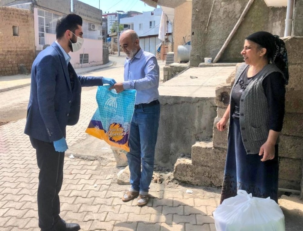 Mardin Büyükşehir Belediyesinden temizlik malzemeleri dağıtımı 