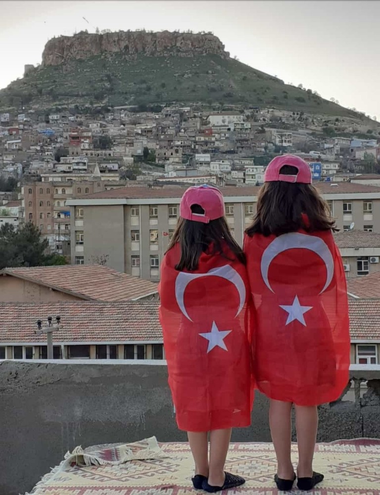 Mardin damlarında 23 Nisan coşkusu 