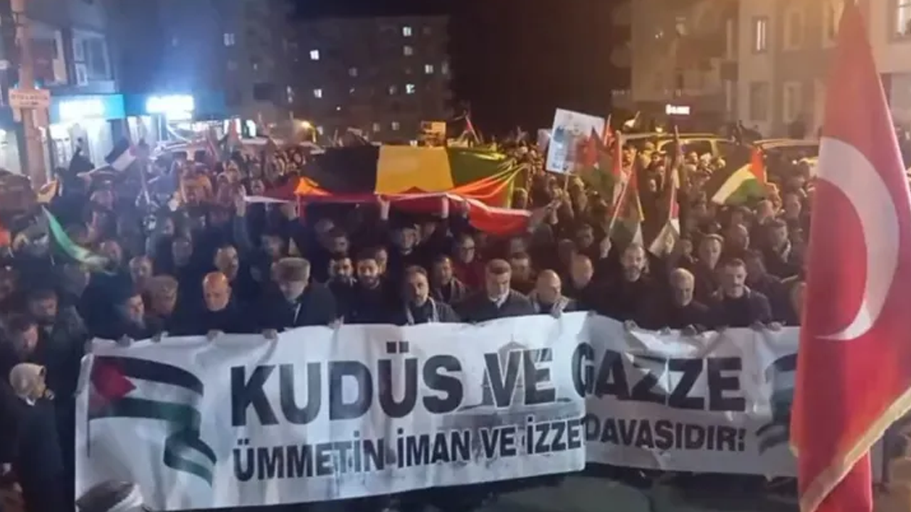 Mardin halkı Gazze için gece yürüyüşü düzenledi
