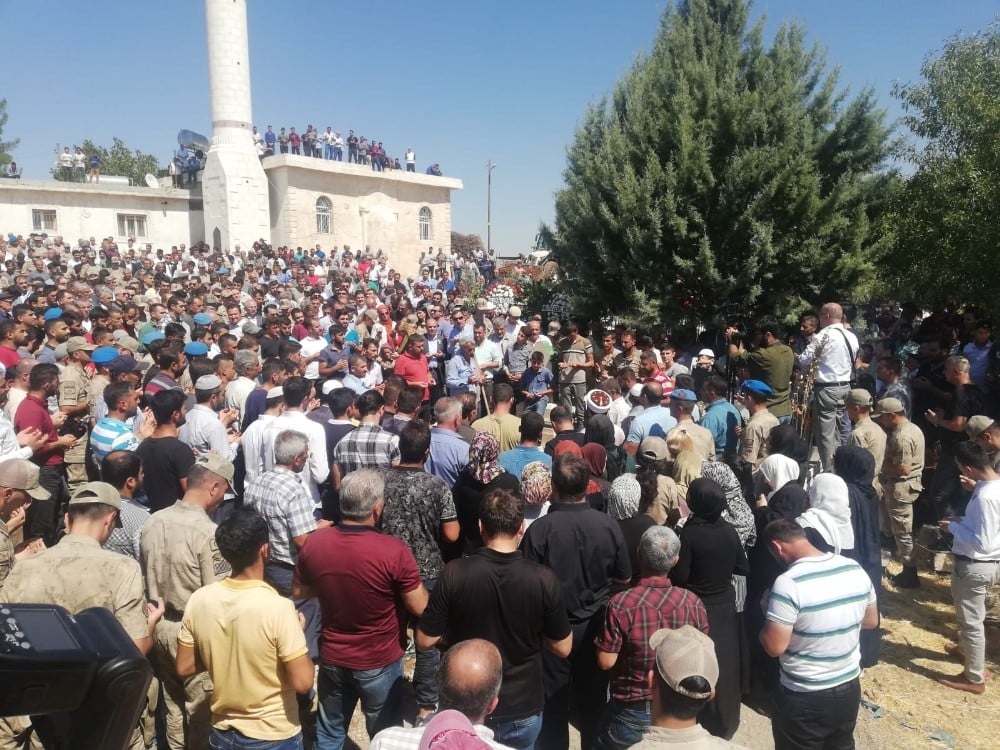 Mardin şehidi Türkçe, Kürtçe ve Arapça ağıtlarla uğurlandı 